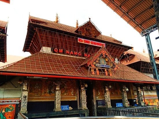 Guruvayur Temple Darshan Online booking pilgrim entering temple